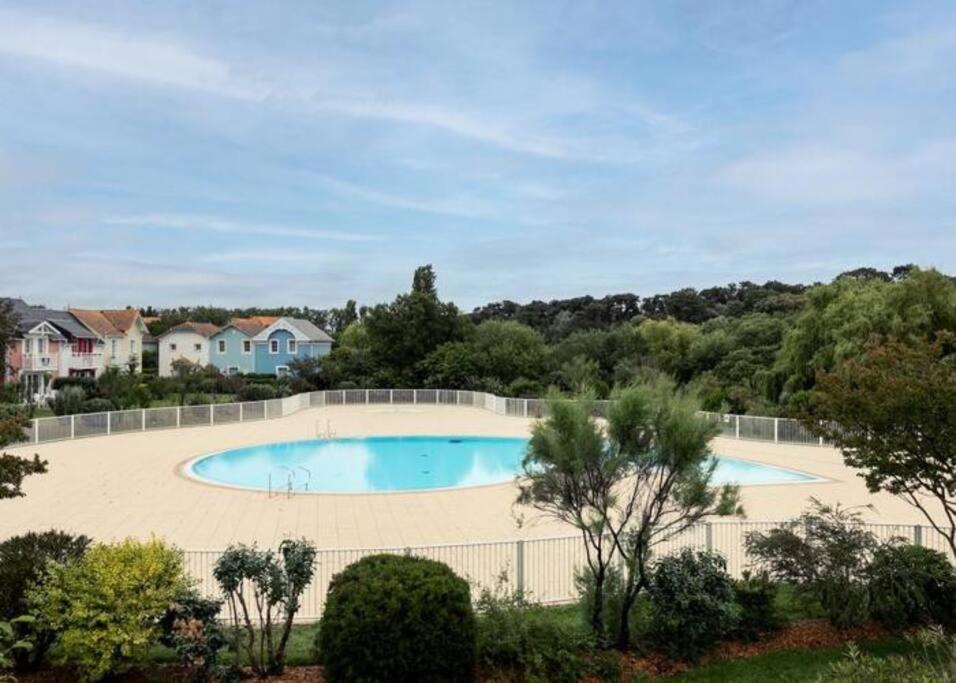 Charmante Maison De Vacances Avec Acces Piscine Talmont-Saint-Hilaire Kültér fotó